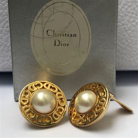 christian dior pearl earrings|Christian Dior vintage pearl earrings.